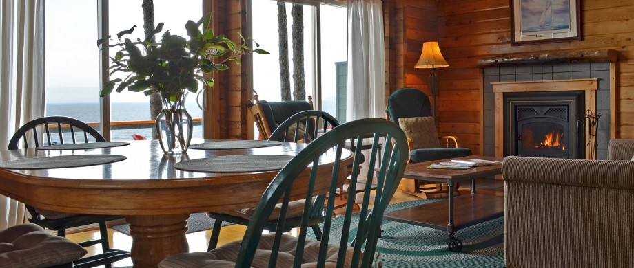 point no point resort cabin A Glacier Loft dining-livingroom